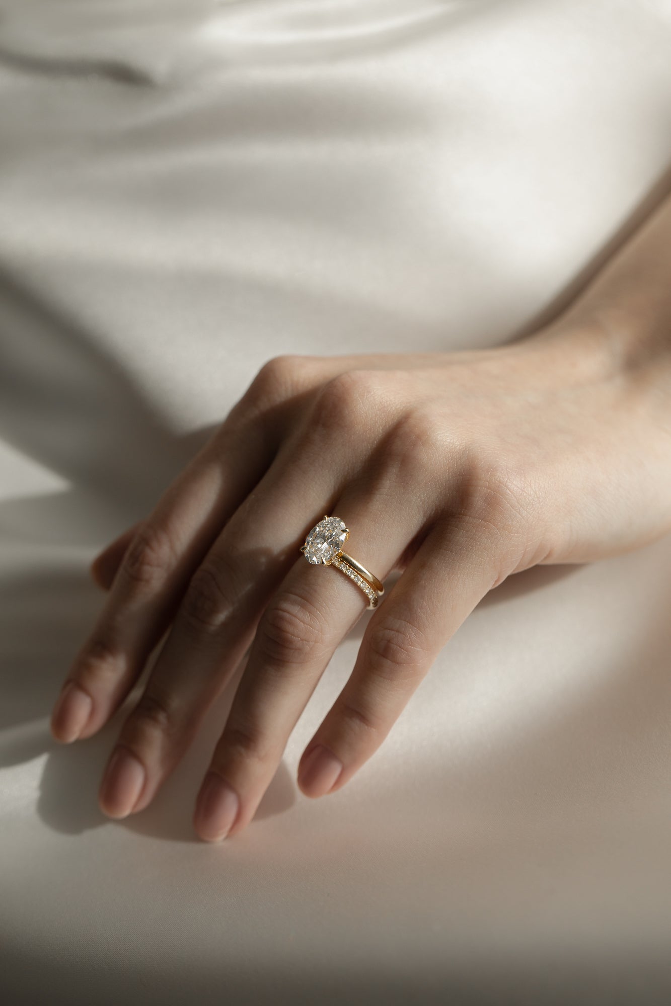 Close-up photo of a KARAAT lab-grown Oval Solitaire diamond ring in 18k white gold, showcasing the high-clarity stone facets and the precision of the solitaire setting