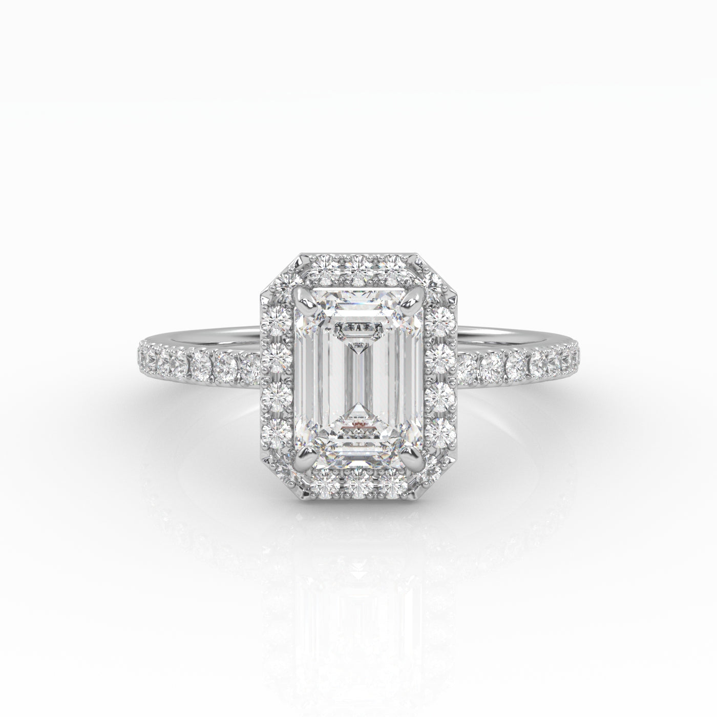 Emerald Solitärring med sidostenar och halo