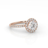 Rund Solitärring med sidostenar och halo